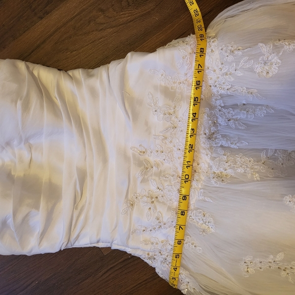 Wedding Dress - Picture 8 of 12